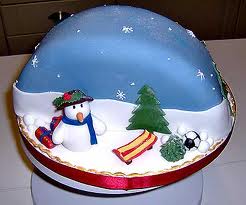 A yummy and well decorated Christmas cake How to decorate a christmas cake